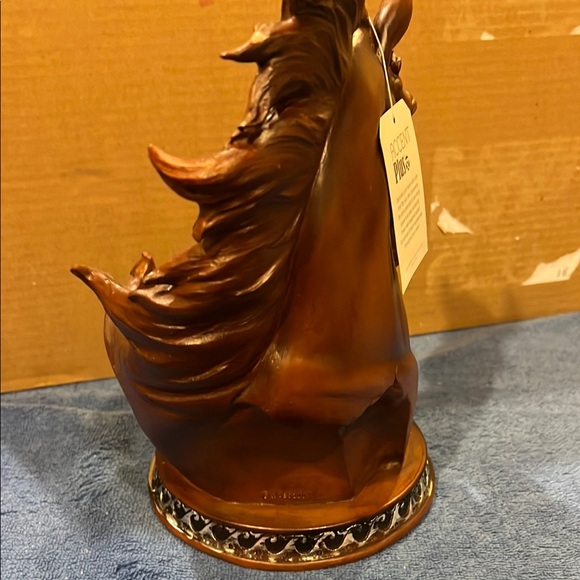 Elegant Brown Horse Wine Bottle Holder - Picture 6 of 8